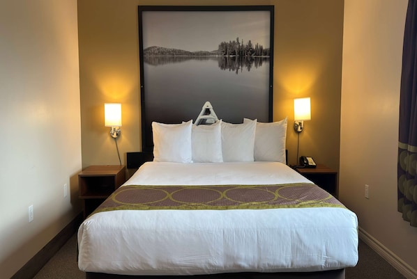 Suite, 1 King Bed, Non Smoking, Microwave | Desk, iron/ironing board, free WiFi, bed sheets - Super 8 by Wyndham Guelph (Guelph)