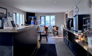 Reception - Super 8 by Wyndham Guelph (Guelph)