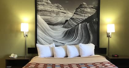 Super 8 by Wyndham S Jordan/Sandy/Slc Area