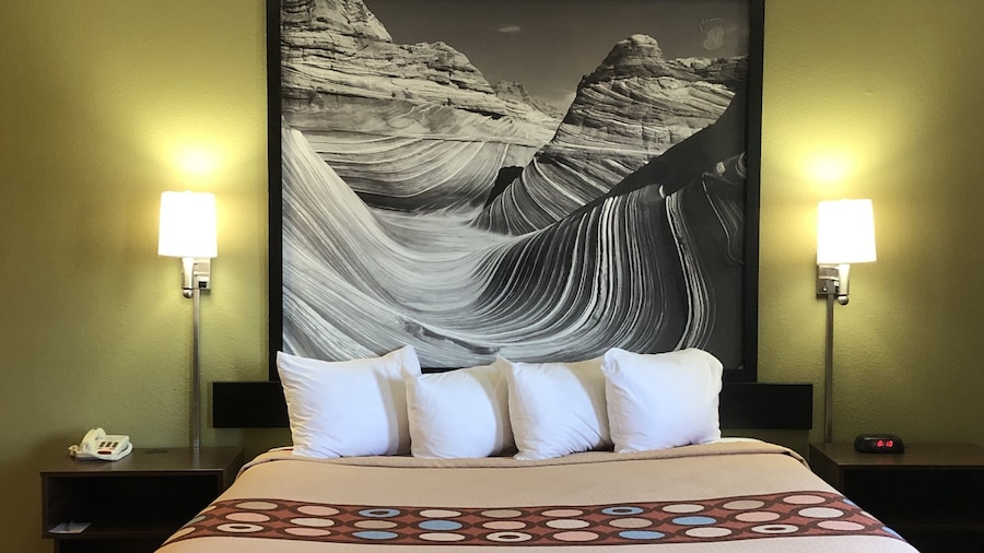 Super 8 by Wyndham S Jordan/Sandy/Slc Area