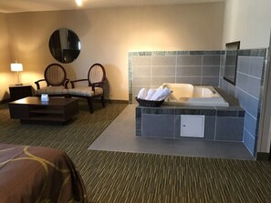 Suite studio Deluxe, 1 très grand lit, non-fumeur | Baignoire à remous privée