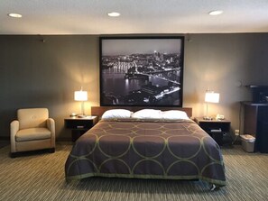 Deluxe Stüdyo Süit, 1 En Büyük (King) Boy Yatak, Sigara İçilmez | Odada kasa, masa, dizüstü bilgisayar çalışma alanı