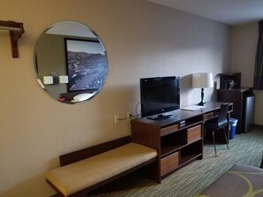 Standard Room, 2 Queen Beds | Living area | 32-inch TV with cable channels - Super 8 by Wyndham Hanover (Hanover)