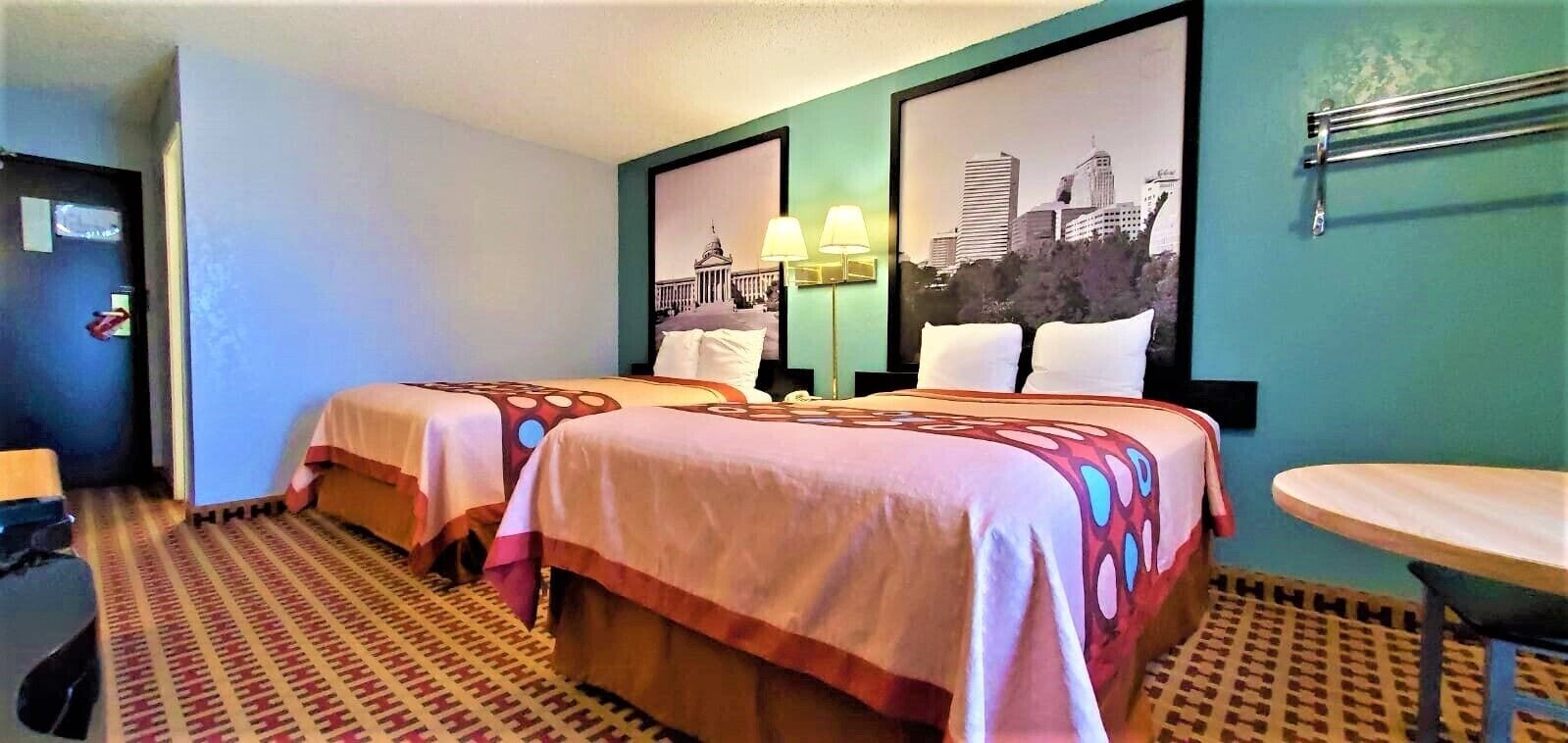 办公桌、笔记本电脑工作区、熨斗/熨衣板、免费婴儿床