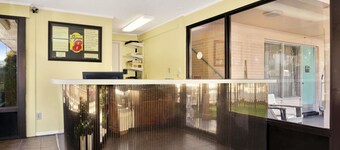 Royal Palace Inn & Suites