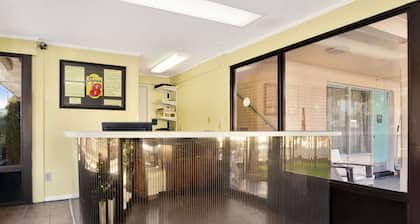 Royal Palace Inn & Suites