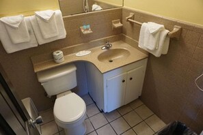 Combined shower/tub, free toiletries, towels, soap