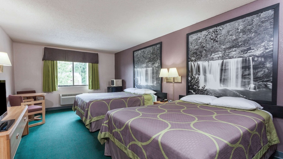 Super 8 by Wyndham Carrollton