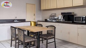 Free daily continental breakfast