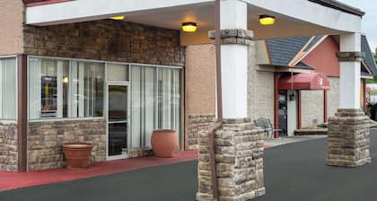 Super 8 by Wyndham Youngstown/Girard