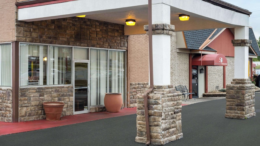 Super 8 by Wyndham Youngstown/Girard