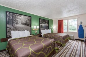 In-room safe, iron/ironing board, free WiFi, alarm clocks - Syracuse Inn (East Syracuse)