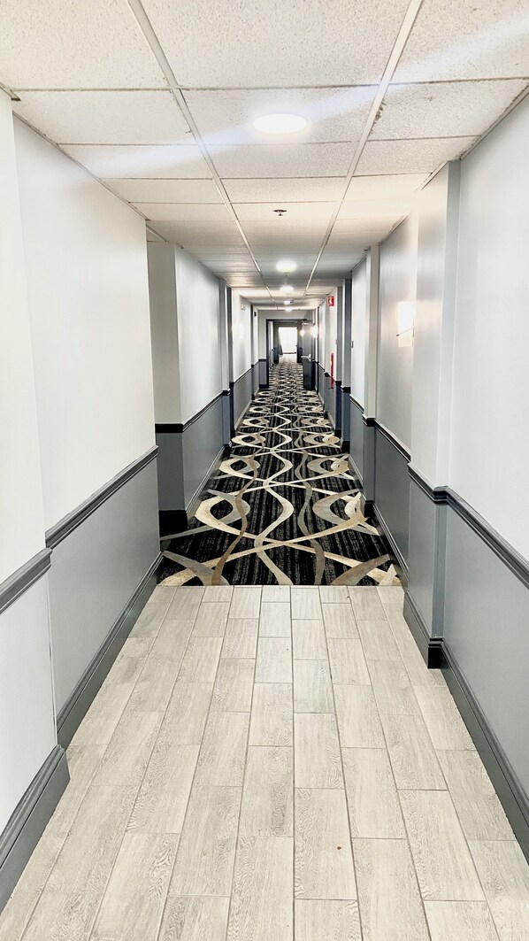 Hallway - Syracuse Inn (East Syracuse)