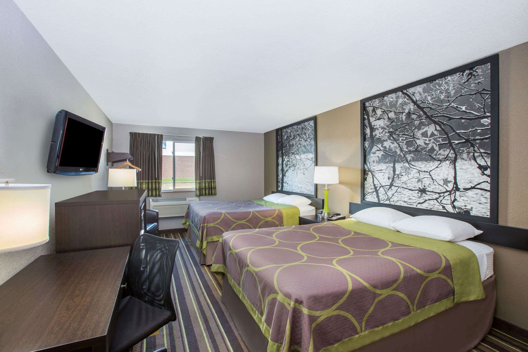 Premium bedding, in-room safe, desk, free cots/infant beds