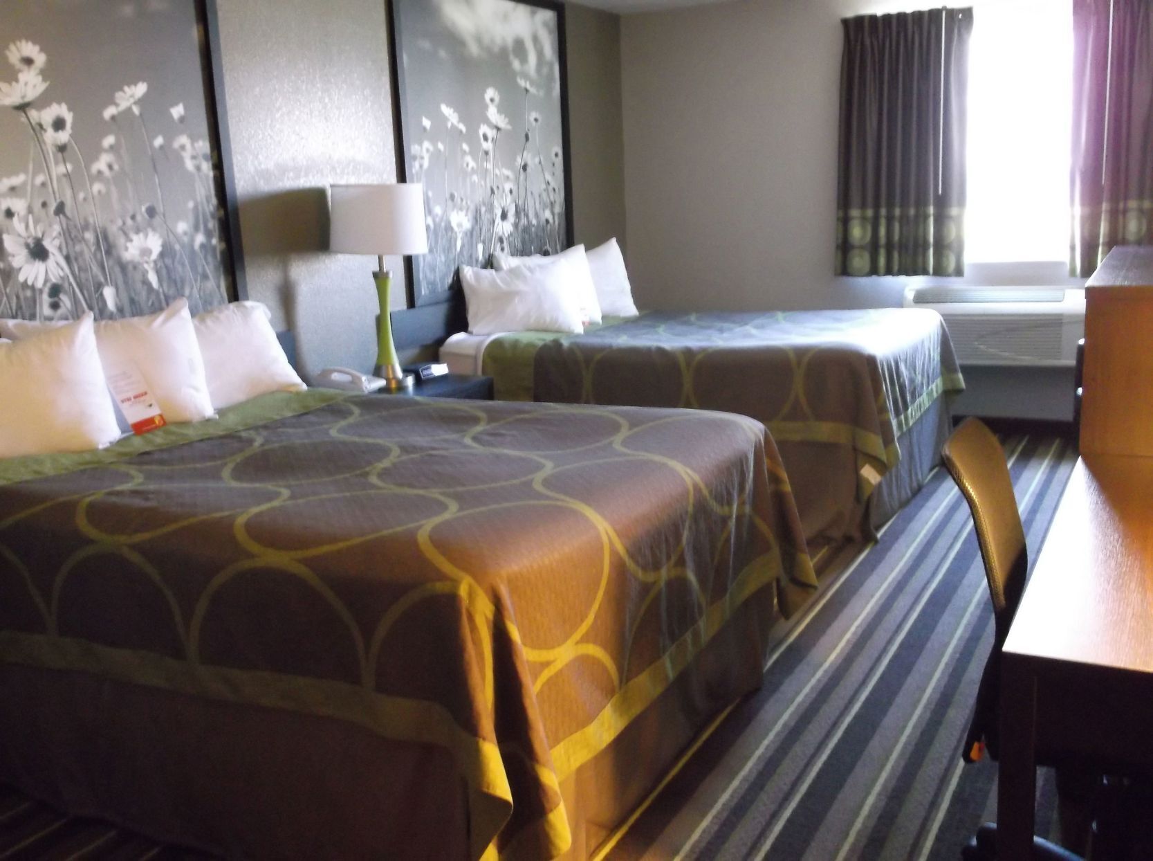 Premium bedding, in-room safe, desk, free cots/infant beds