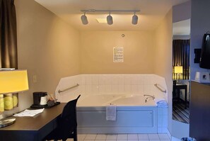 Literie de qualité supérieure, coffres-forts dans les chambres, bureau