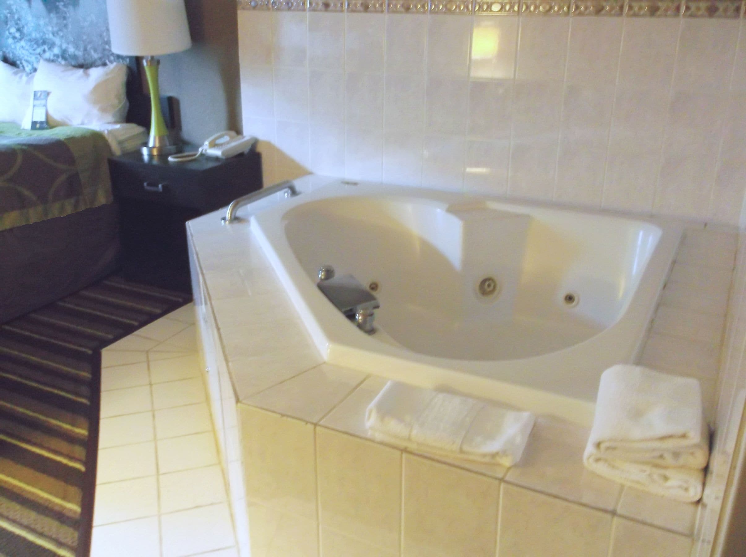 studio suite, 1 king bed, non smoking | bathroom | combined shower/bathtub, towels