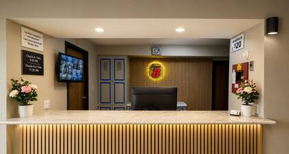 Super 8 by Wyndham Warrenton