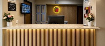 Super 8 by Wyndham Warrenton