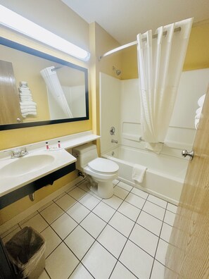 Room, Multiple Beds, Non Smoking (3 Queen Beds) | Bathroom | Hair dryer, towels