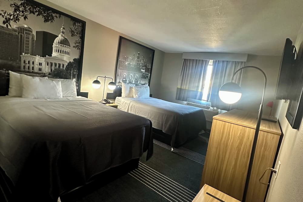 Super 8 by Wyndham Warrenton