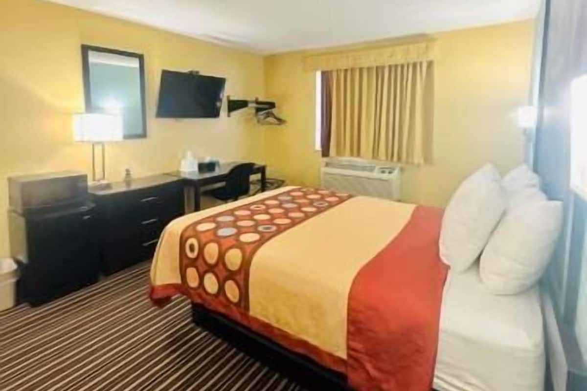 In-room safe, desk, laptop workspace, blackout drapes