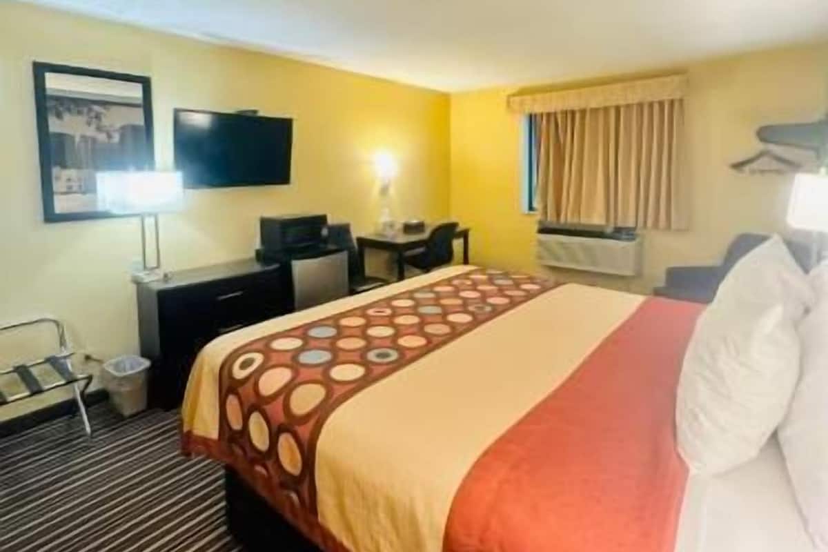 In-room safe, desk, laptop workspace, blackout drapes