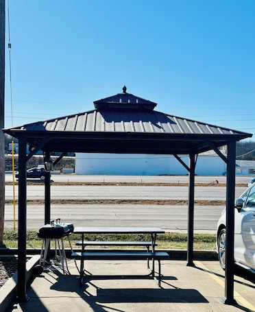 Área para eventos al aire libre. Super 8 by Wyndham Warrenton