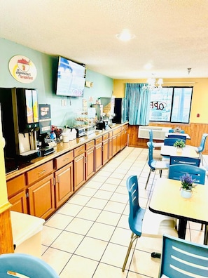 Free daily continental breakfast