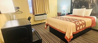 Super 8 by Wyndham Warrenton