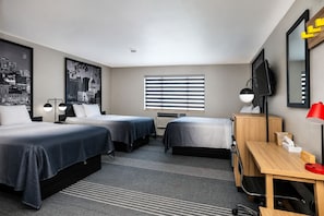 Room, Multiple Beds, Non Smoking (3 Queen Beds)