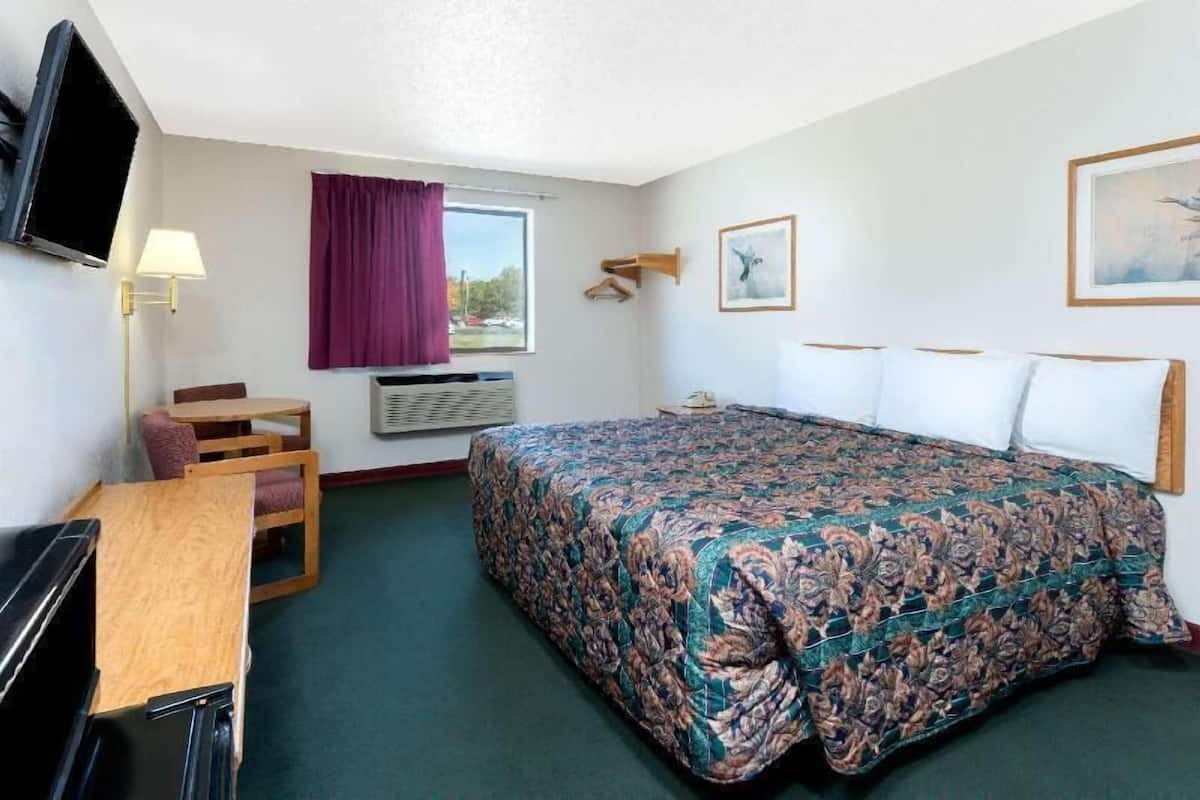 In-room safe, desk, laptop workspace, blackout drapes