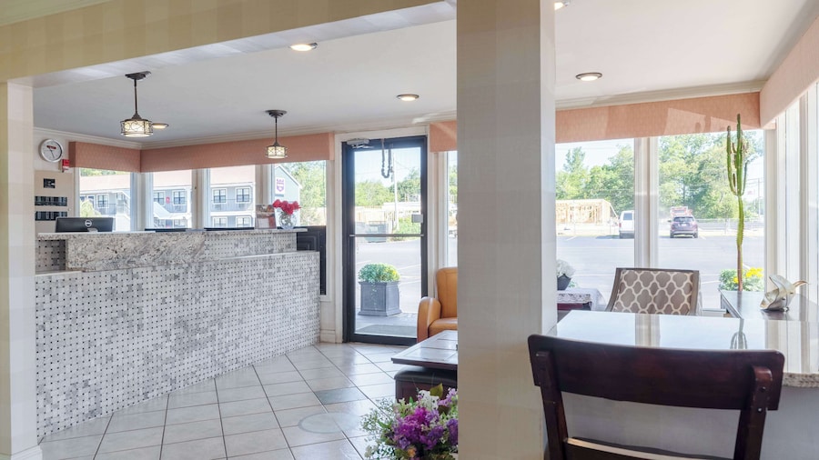 Knights Inn North Attleboro