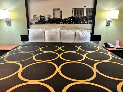 Super 8 by Wyndham Hattiesburg North/University Area