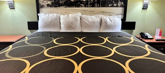 Super 8 by Wyndham Hattiesburg North/University Area