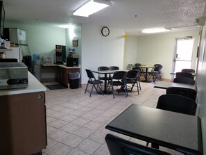 Free daily continental breakfast 
