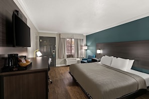 In-room safe, desk, laptop workspace, blackout drapes - Quality Inn Ocean Springs - Biloxi East (Ocean Springs)