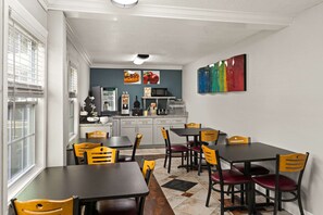 Free daily continental breakfast