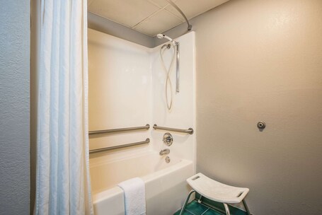 Super 8 by Wyndham Sevierville Riverside - Image 19