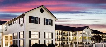 Super 8 by Wyndham Sevierville Riverside