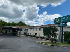 Exterior - Quality Inn & Suites West Bend (West Bend)