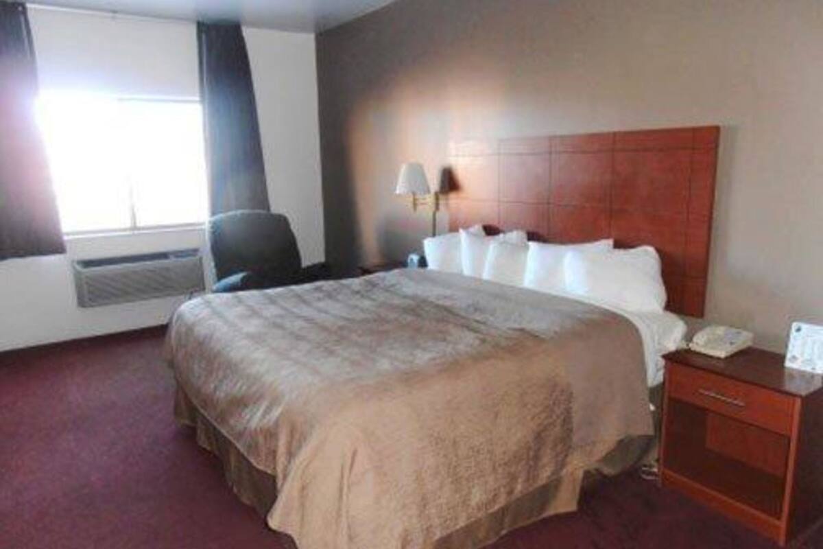 In-room safe, desk, iron/ironing board, free WiFi