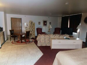 In-room safe, desk, iron/ironing board, free WiFi - Quality Inn Thermopolis Near Hot Springs (Thermopolis)