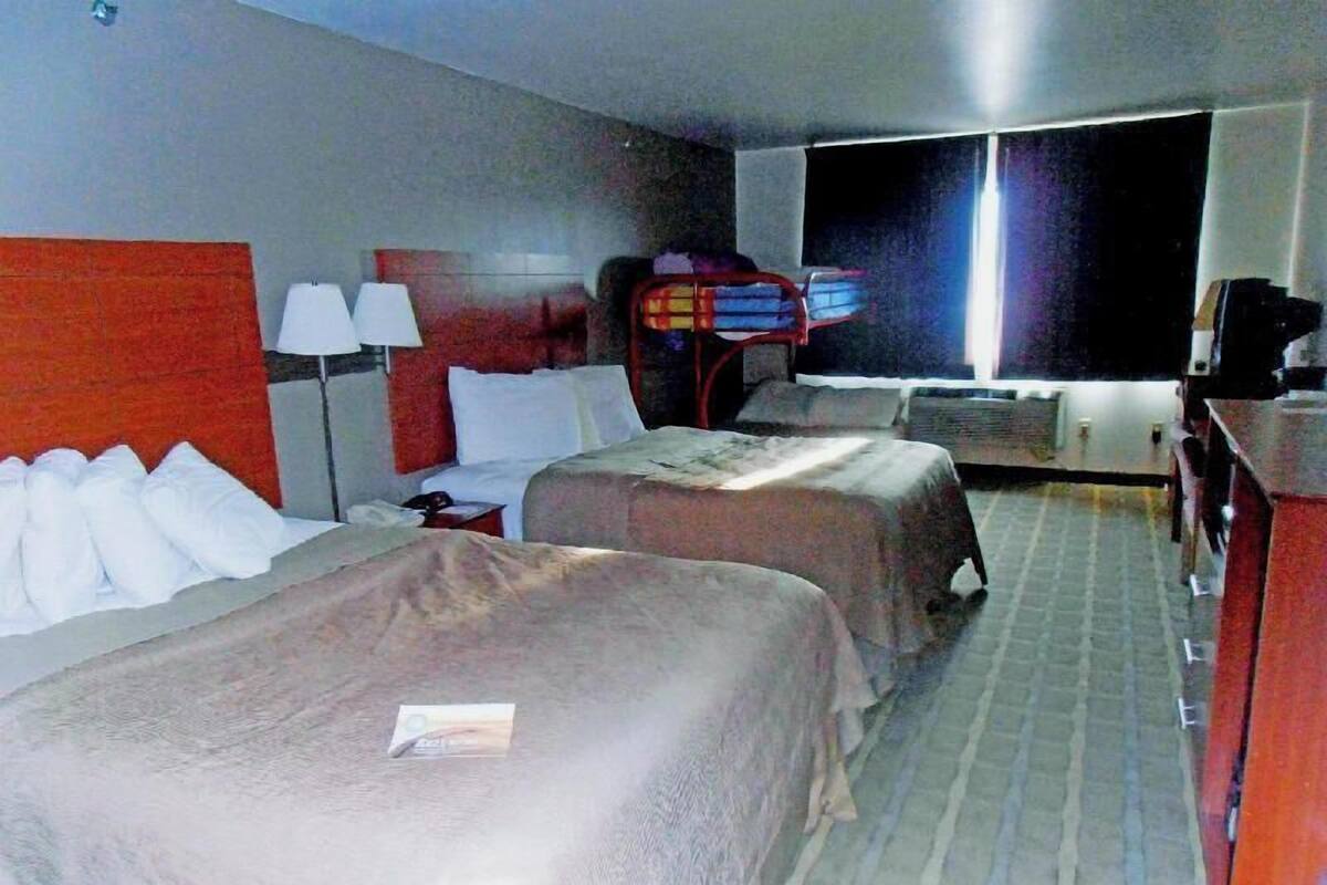 In-room safe, desk, iron/ironing board, free WiFi