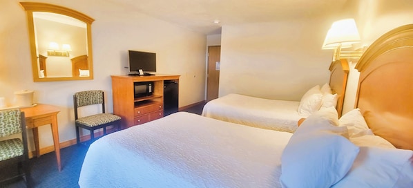 Chambre Standard, 2 lits doubles, non-fumeur, réfrigérateur et four à micro-ondes