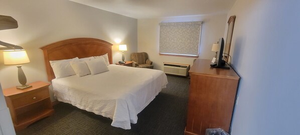 Standard Room, 1 King Bed, Non Smoking, Refrigerator & Microwave | Desk, iron/ironing board, free rollaway beds, free WiFi