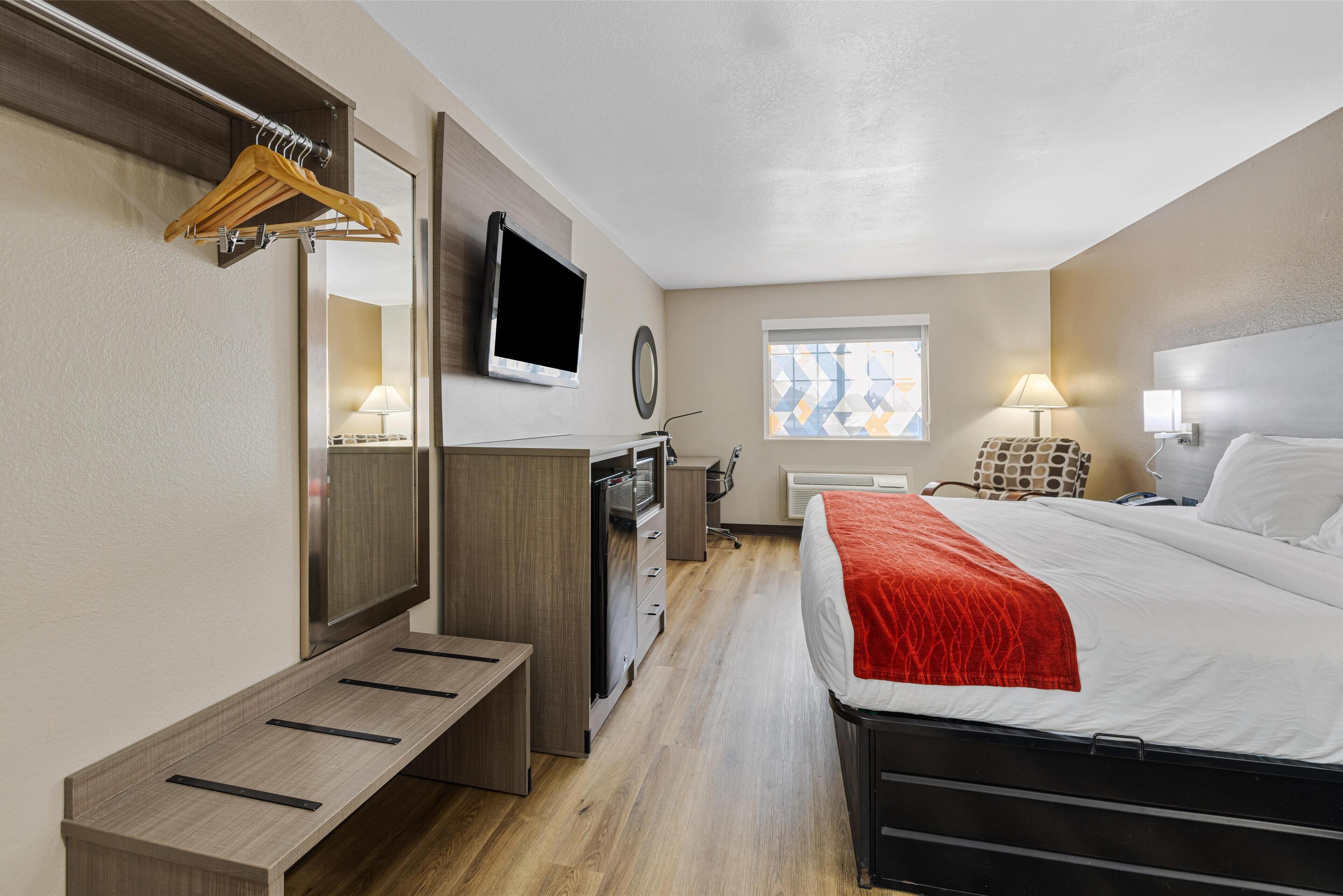 standard room, 1 king bed, non smoking, refrigerator & microwave | laptop workspace, iron/ironing board, wifi, bed sheets