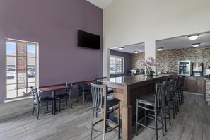 Restaurant - SureStay Plus Hotel by Best Western Kearney Liberty North (Kearney)