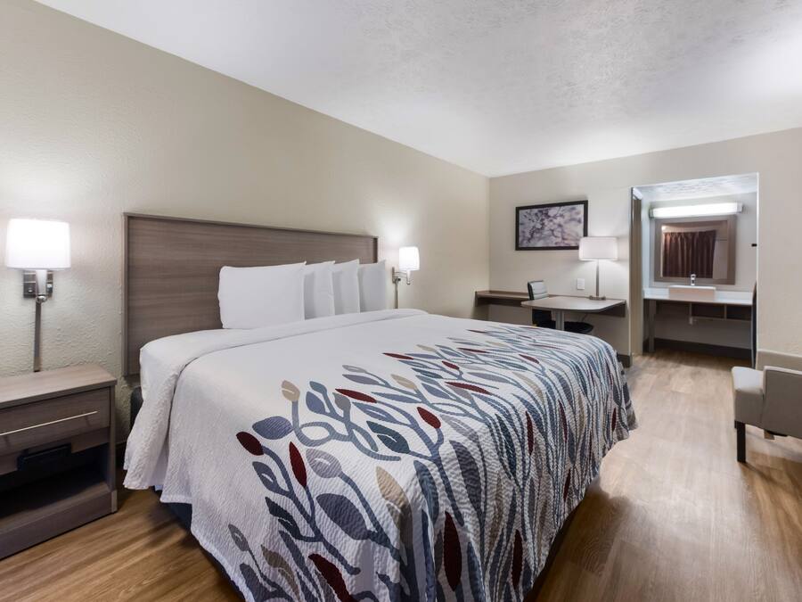 Superior Room, 1 King Bed (Smoke Free) | Premium bedding, pillowtop beds, desk, laptop workspace