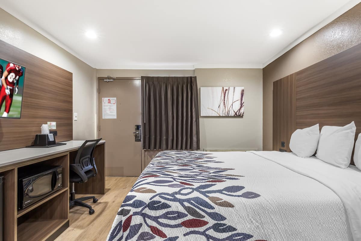 Chambre Deluxe, 1 grand lit, accessible aux personnes à mobilité réduite, non-fumeurs | Bureau, espace de travail pour ordinateur portable